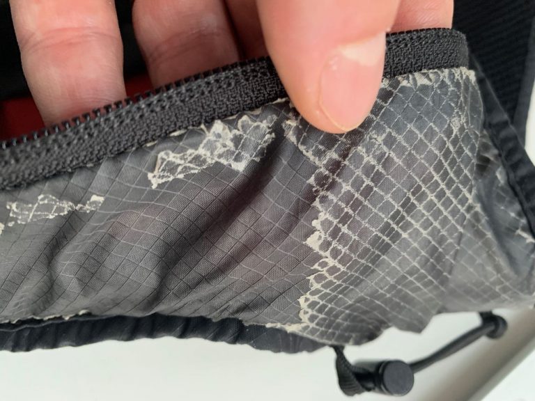 Schaden an einer Beschichtung einer Laufweste